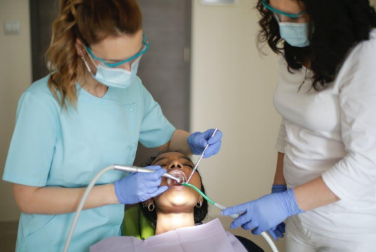 How a Confident Smile Enhances Your Professional Presence